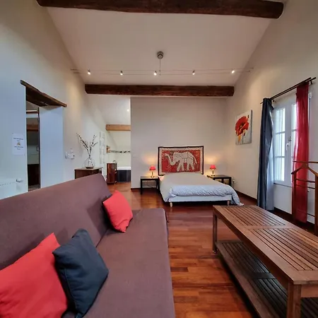 La Maison Des Vendangeurs 10 *